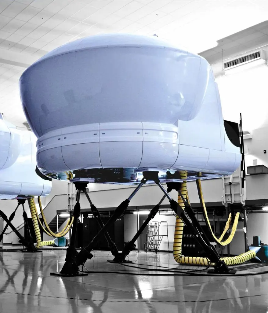 067c69e0 d662 11ee 9e05 db9ea09995ab FlightSafety Embraer190 simulator IMG2 1